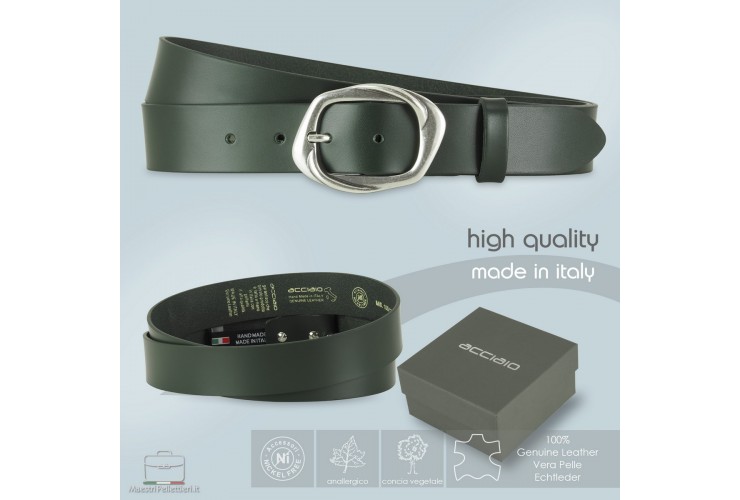 Woman's Green belt in smooth Leather, antique Silver buckle