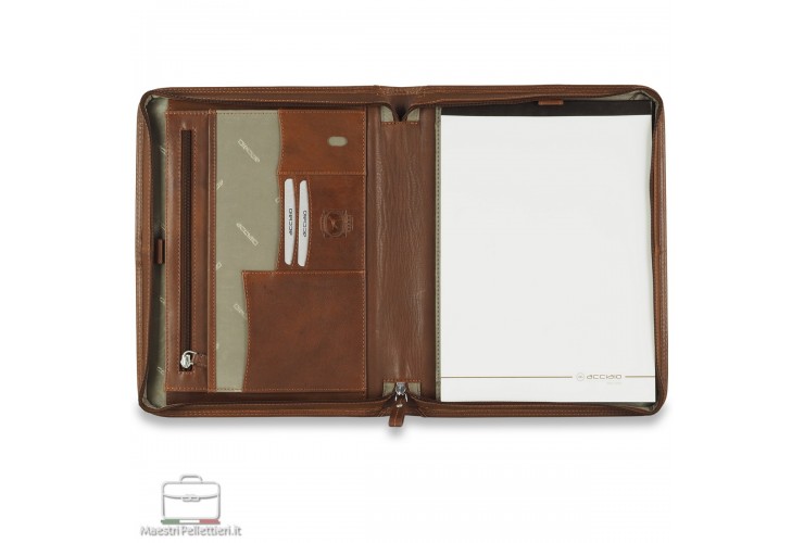 Portablocco A4 zip largo con tasca iPad 11'' in pelle colore Castagno Portablocco A4 zip largo con tasca iPad 11'' in pelle colore Castagno