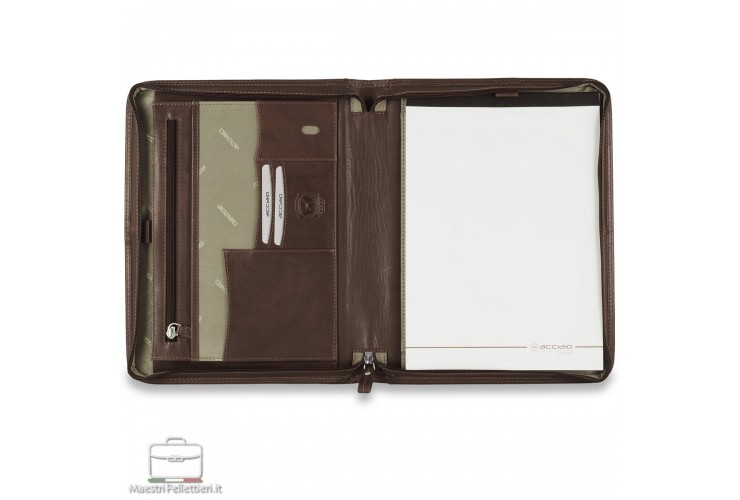 Portablocco A4 zip largo con tasca iPad 11'' in pelle colore Moka Portablocco A4 zip largo con tasca iPad 11'' in pelle colore Moka