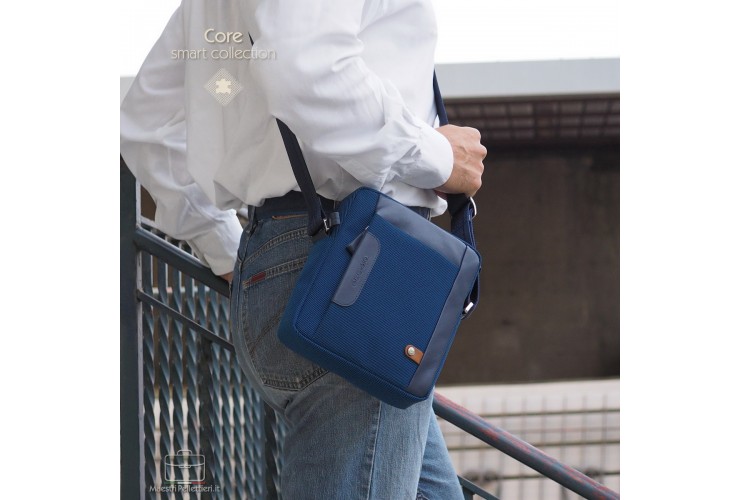 Borsello uomo a tracolla piccolo Core tessuto e pelle Blu Navy