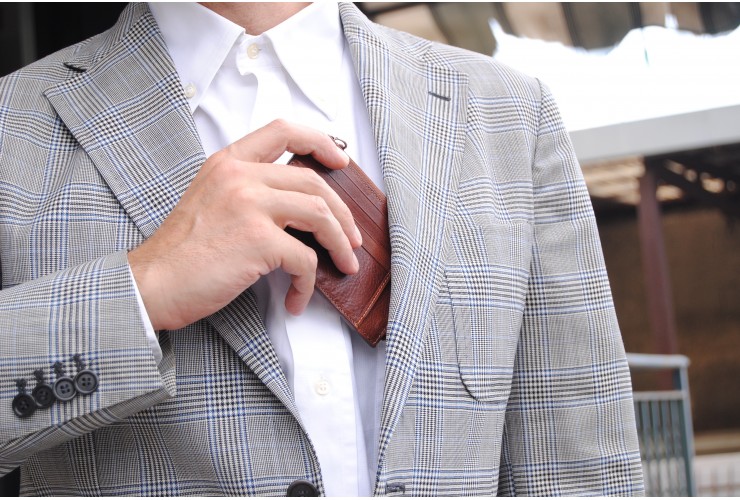 Portafoglio portacarte piatto uomo con zip 8cc in pelle Marrone