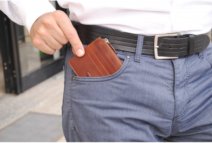 Portafoglio portacarte piatto uomo con zip in pelle Marrone