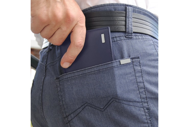 Portafoglio uomo medio con portamonete e patta in pelle Liscia Blu | Acciaio Portafoglio uomo medio con portamonete e patta in pelle Liscia Blu