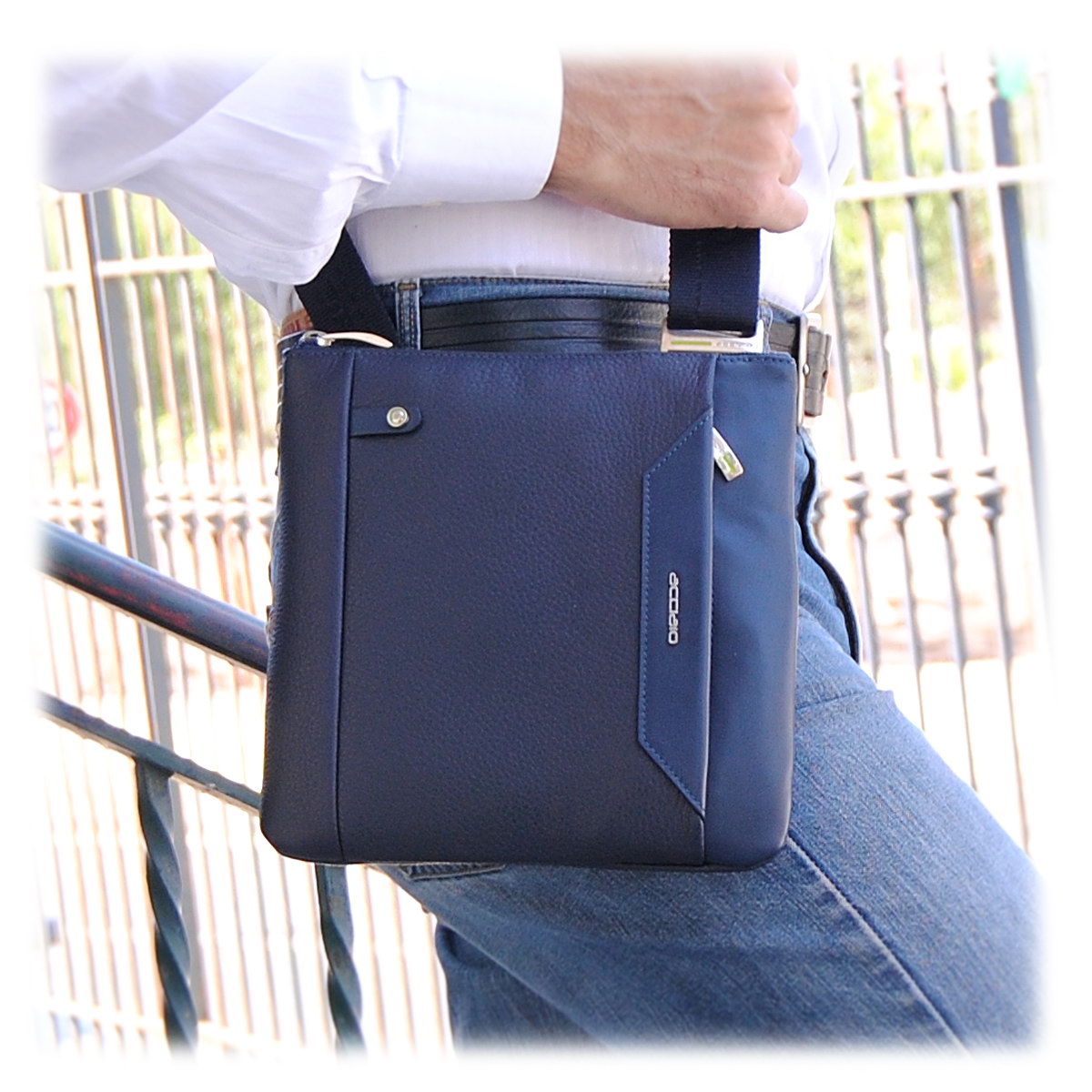 Borsello uomo 9'' in vera pelle BLU | Acciaio